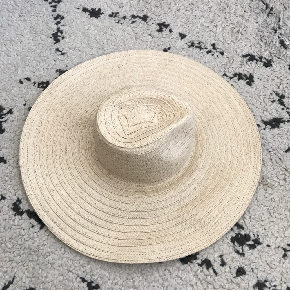 Urban outfitters large straw sun hat